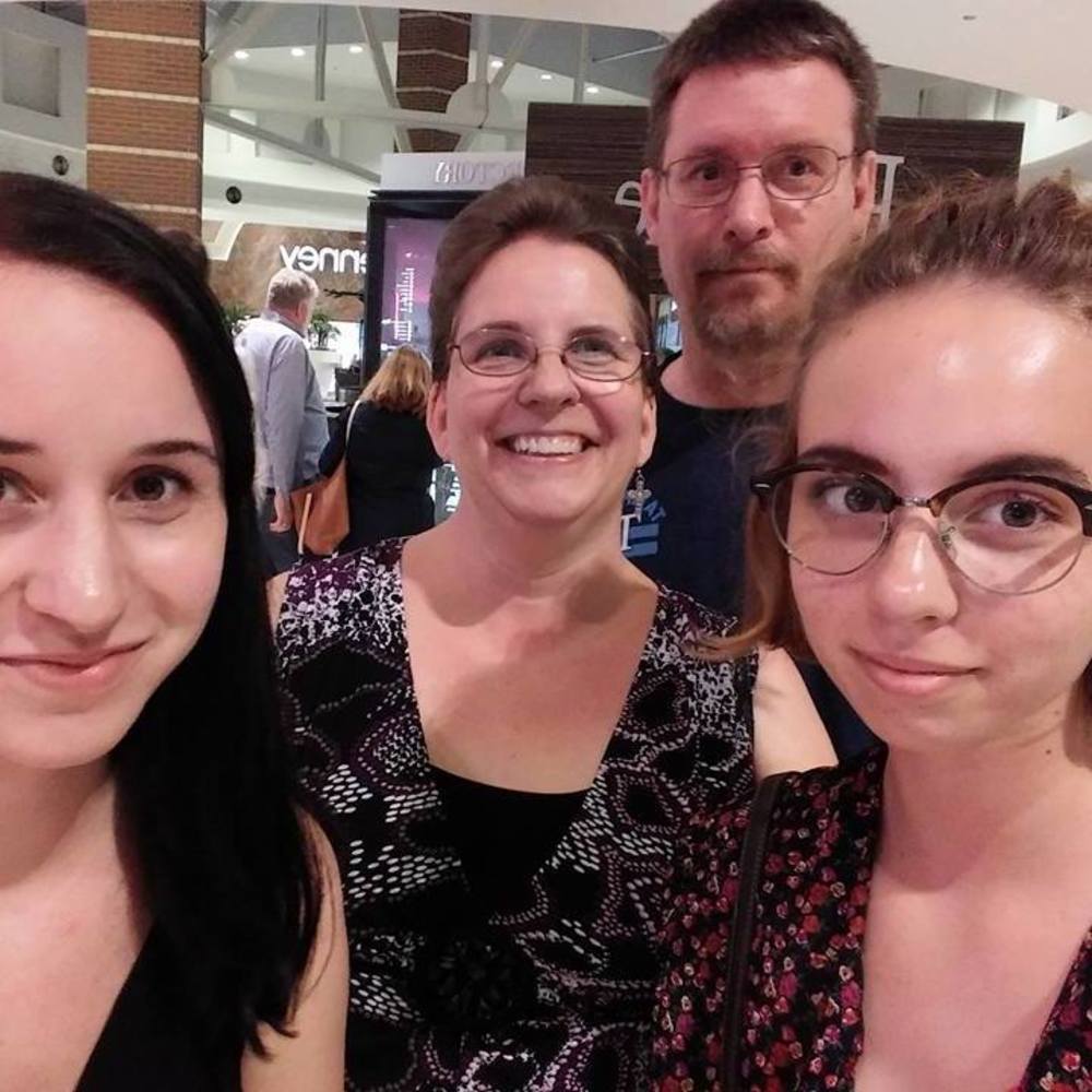 Meet your Posher, Laura